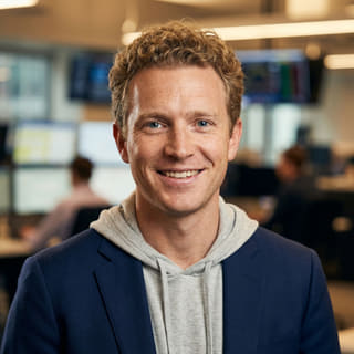 Ryan Brooks, quien se desempeña como Analista Principal de Trading en Rumbo Inverenza